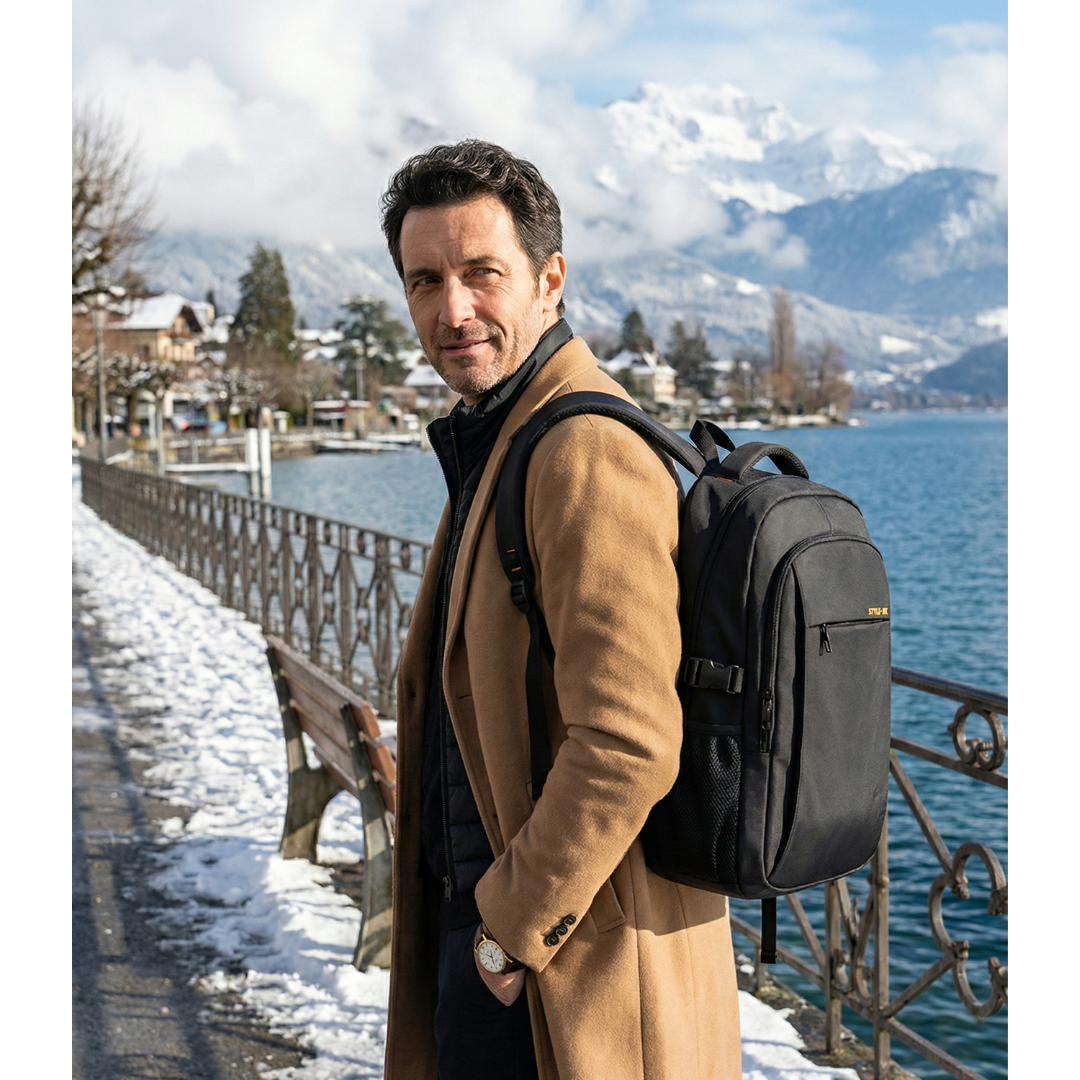 Sac à dos imperméable noir de 30L, idéal voyage et avion - Havresacs