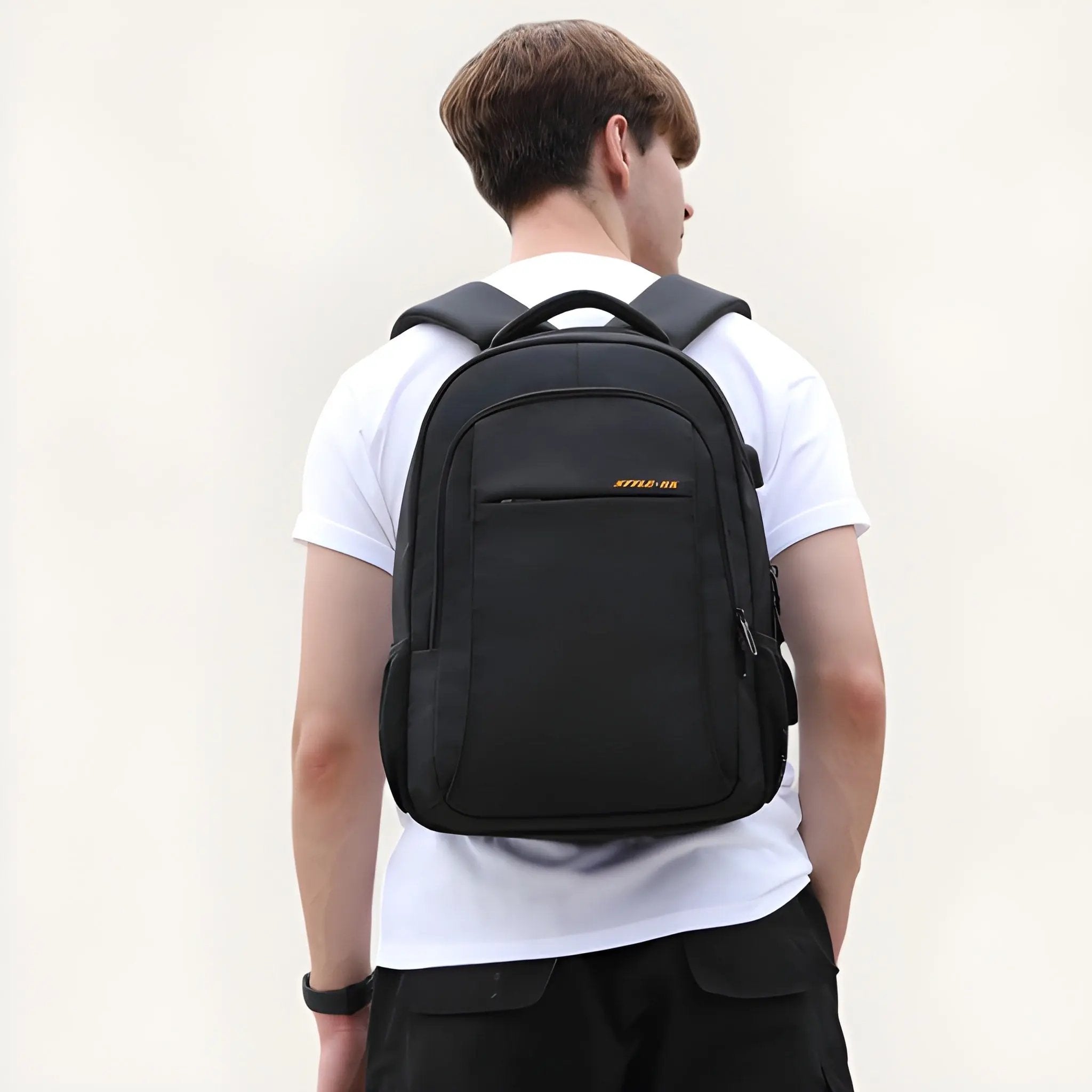 Sac à dos imperméable noir de 30L, idéal voyage et avion - Havresacs - HavreS