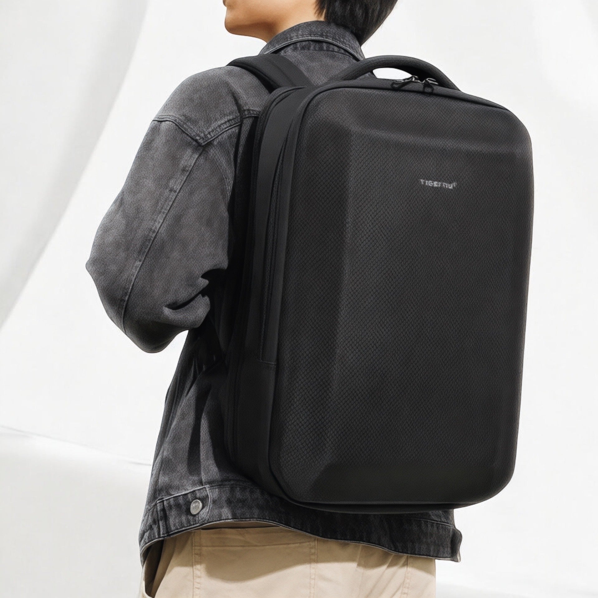 Sac à dos noir de 20 litres sécurisé – Tigernu – Havresacs