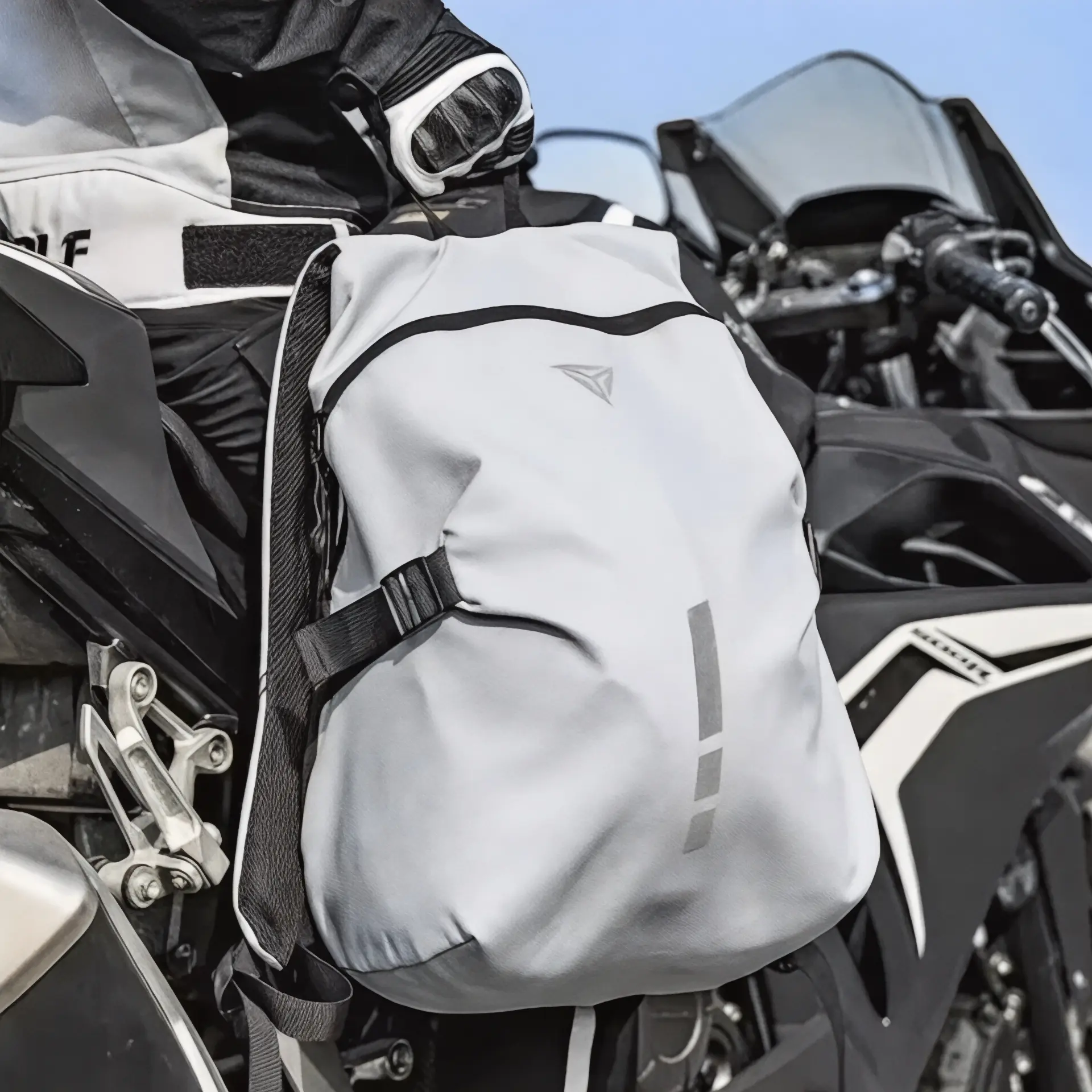 Sac à dos moto étanche de 30L poche ordinateur 15 pouces - Havresacs - HavreS